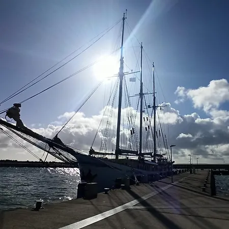 Unschlagbarer Ostseeblick Fuerstenhof 102 شقة